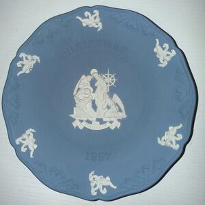 Wedgwood Jasperware Blue Christmas Plate 1997 in Mint Condition Made In England